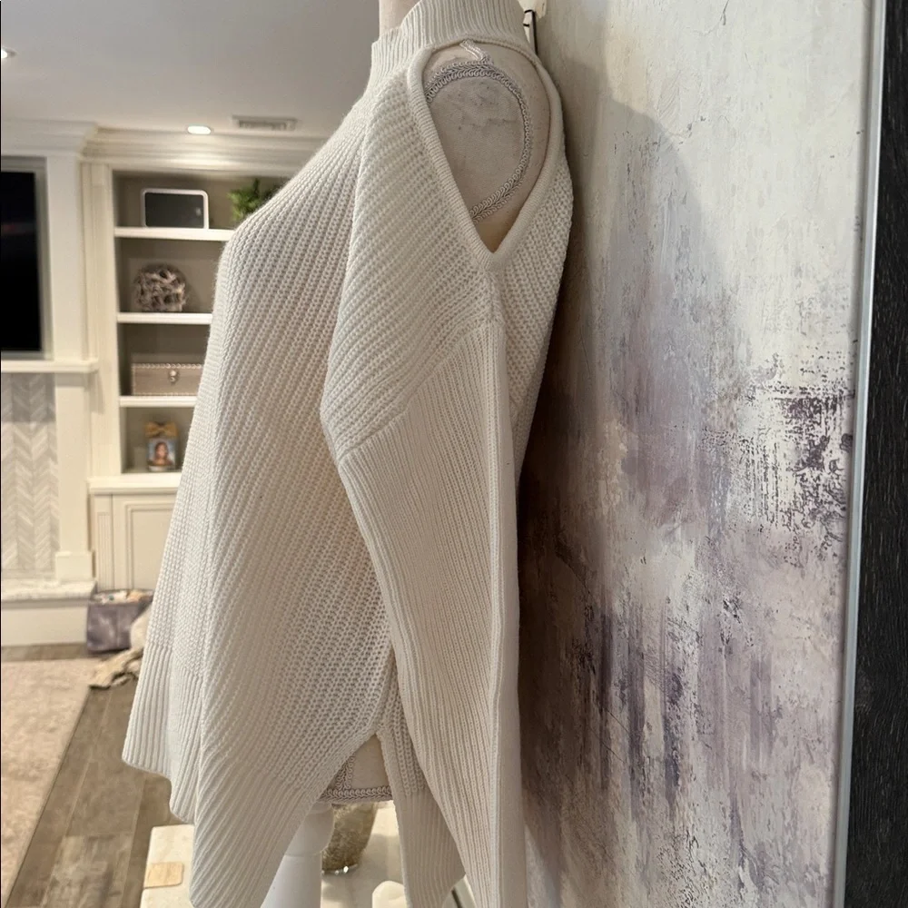 Sanctuary Elegant Cream Sweater one cold shoulder size medium